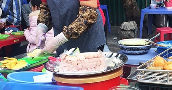 vệ sinh an toàn thực phẩm, không dùng găng tay khi bán thực phẩm chín sẽ bị phạt