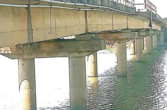Tỉnh hẹp nhất Việt Nam, cầu Sông Thai 