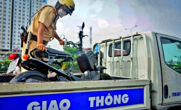 tạm giữ xe máy, tịch thu xe máy, vi phạm giao thông, không đủ điều kiện đi xe máy