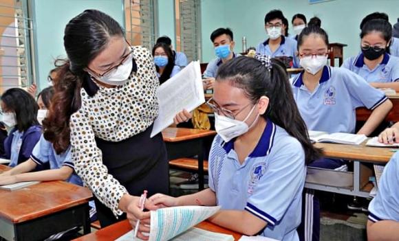 Giáo viên, học sinh chính khóa,  Giáo viên đưa học sinh chính khóa ra trung tâm để dạy thêm, vi phạm pháp luật