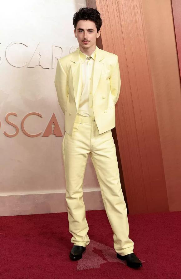 Thảm đỏ Oscar 2025, Lisa (Black Pink) 