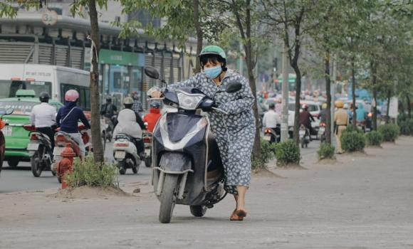 Dắt xe máy trên vỉa hè có phạm luật, nghị định 168