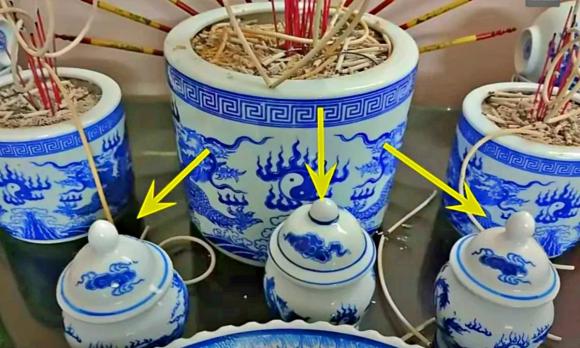 đặt lọ hoa trên ban thờ, lưu ý khi đặt lọ hoa trên ban thờ, đặt lọ hoa vào bên nào trên ban thờ