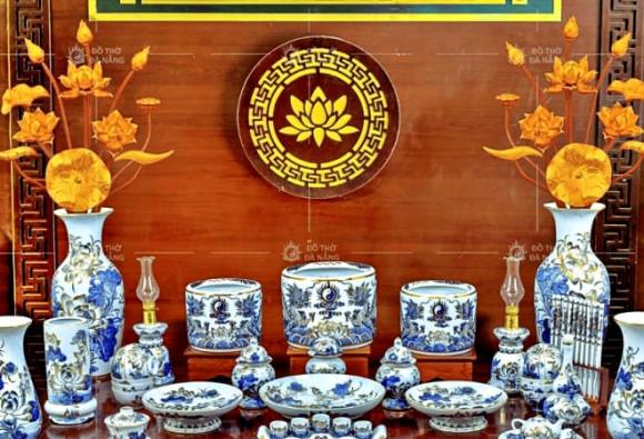 tài lộc , bàn thờ, ba hũ gạo, muối, nước