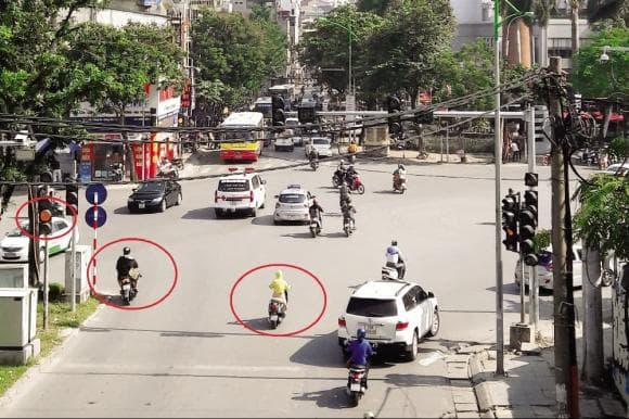 vượt đèn vàng, đi qua vạch dừng đèn chuyển màu vàng
