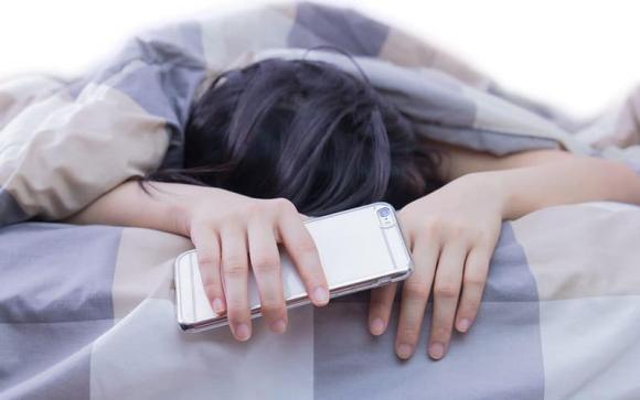 Có nên để điện thoại cách xa 1,5 mét, có nên để điện thoại đầu