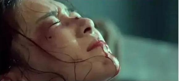 Hình phạt gội rửa, tra tấn nữ từ nhân thời cổ đại