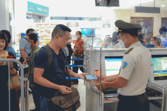 Xuất cảnh, người nợ thuế bị tạm hoãn xuất cảnh