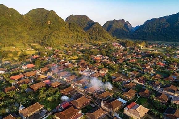 Làng có hơn 400 ngôi nhà đều quay về một hướng, Làng Quỳnh Sơn
