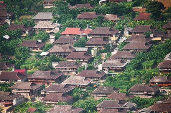 Làng có hơn 400 ngôi nhà đều quay về một hướng, Làng Quỳnh Sơn