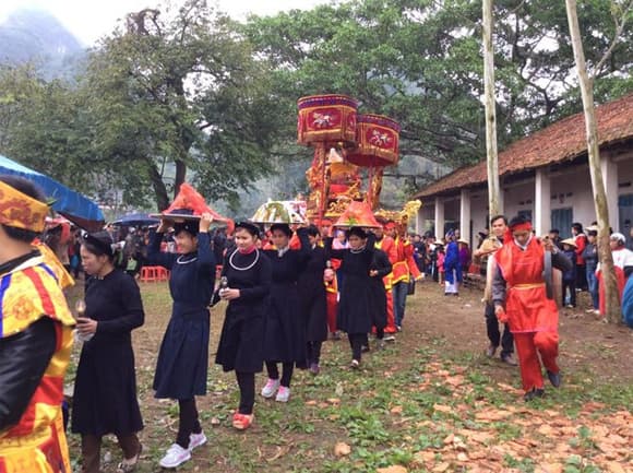 Làng có hơn 400 ngôi nhà đều quay về một hướng, Làng Quỳnh Sơn
