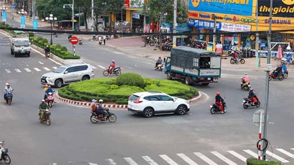 ô tô không xi nhan khi ra khỏi nơi dừng đỗ, nghị định 168, luật giao thông