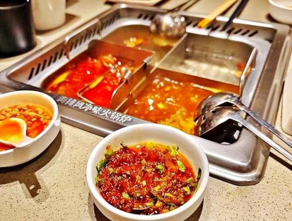 Haidilao, lẩu, khách hàng đi tiểu vào nồi lẩu, nhà hàng