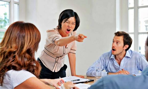 lãnh đạo, eq cao, ăn tiệc công ty, ứng xử nơi công sở