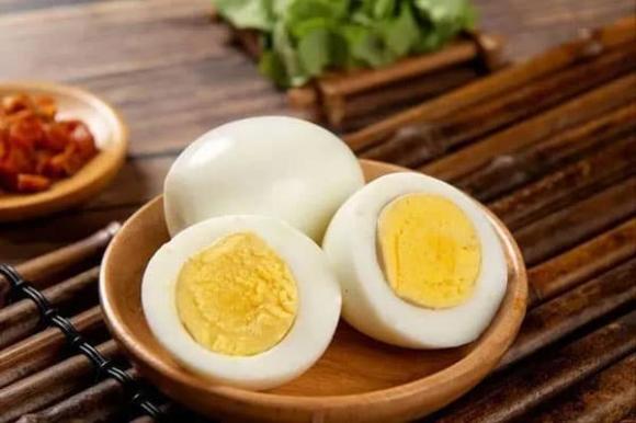 người tao tuổi, quả trứng, bữa sáng