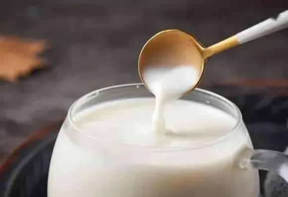 uống sữa, người cao tuổi, chăm sóc sức khỏe