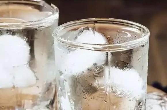 uống nước, người già, bệnh tim mạch