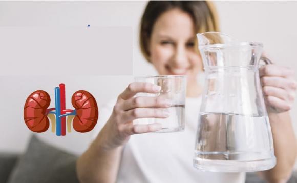 đi tiểu, đi tiểu sau khi uống nước, đi vệ sinh, uống nước