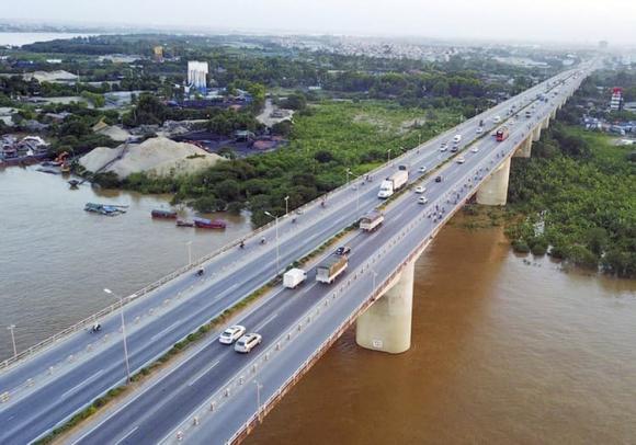Cây cầu lớn nhất của Hà Nội bắc qua sông Hồng