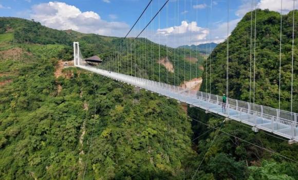 Tỉnh sơn la, nhà máy thuỷ điện sơn la, Cầu kính Bạch Long 