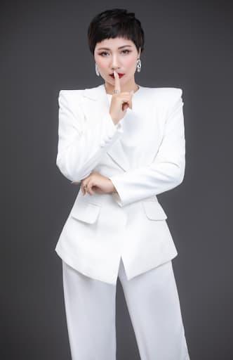 Nữ doanh nhân Phạm Thỏa, điều trị nám, Học viện trị nám Ulanni, mỹ phẩm Ulanni, spa Aroma