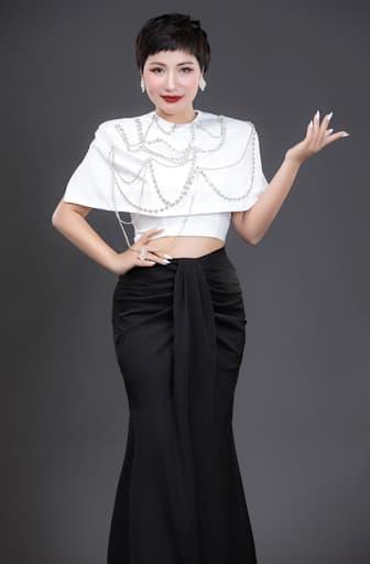 Nữ doanh nhân Phạm Thỏa, điều trị nám, Học viện trị nám Ulanni, mỹ phẩm Ulanni, spa Aroma