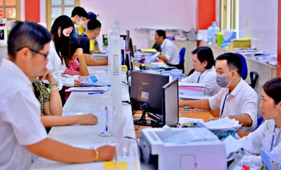 Sở Nội vụ TPHCM, đơn xin nghỉ hưu, Cán bộ