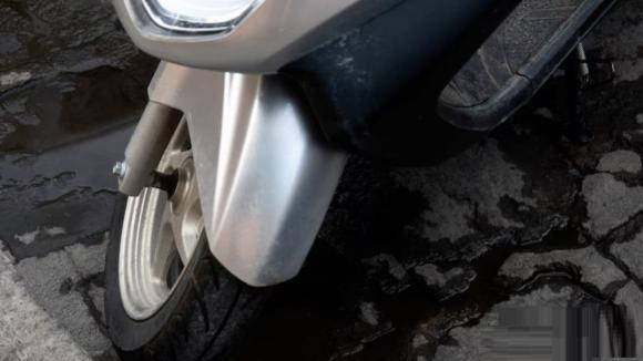 xe gắn máy để chảy dầu nhờn