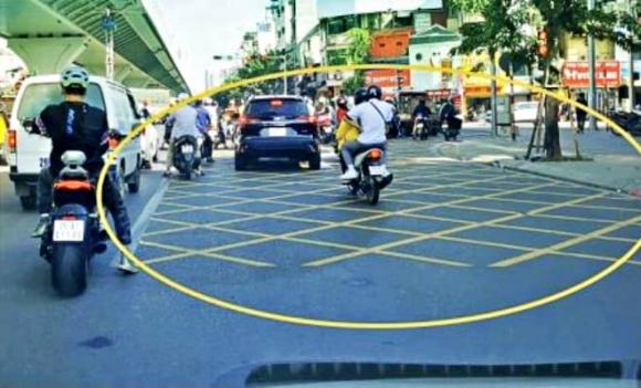 Vạch kẻ mắt võng, vạch xương cá, vi phạm pháp luật