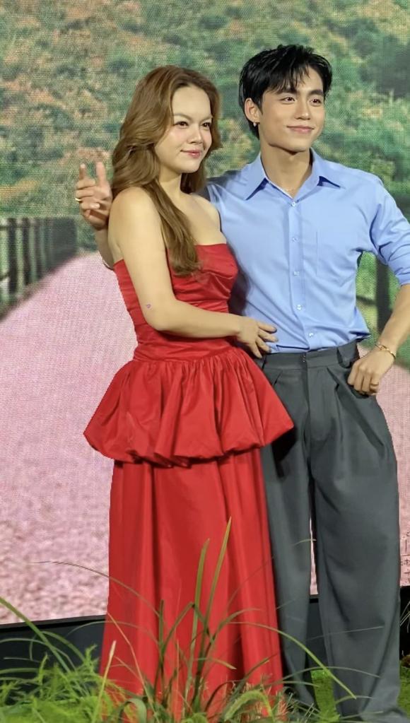 Diva Hồng Nhung, Phương Thanh, MONO, sao Việt 