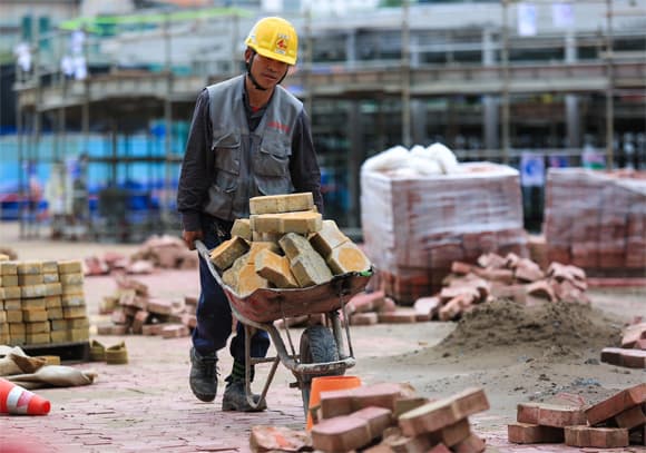 Đi làm vào ngày Giỗ tổ Hùng Vương, người lao động