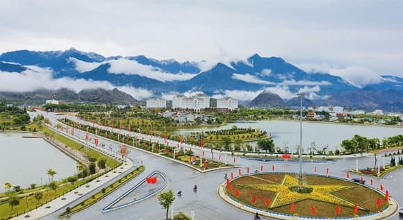 lai châu, Tỉnh rộng gấp hơn 4 lần TP. HCM nhưng chỉ có nửa triệu dân