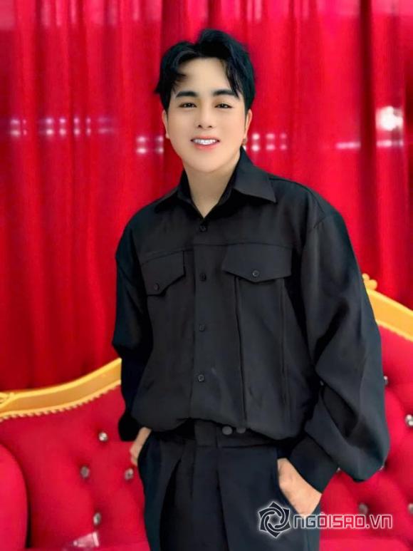 Ca sĩ Thái Hoàng, sao việt