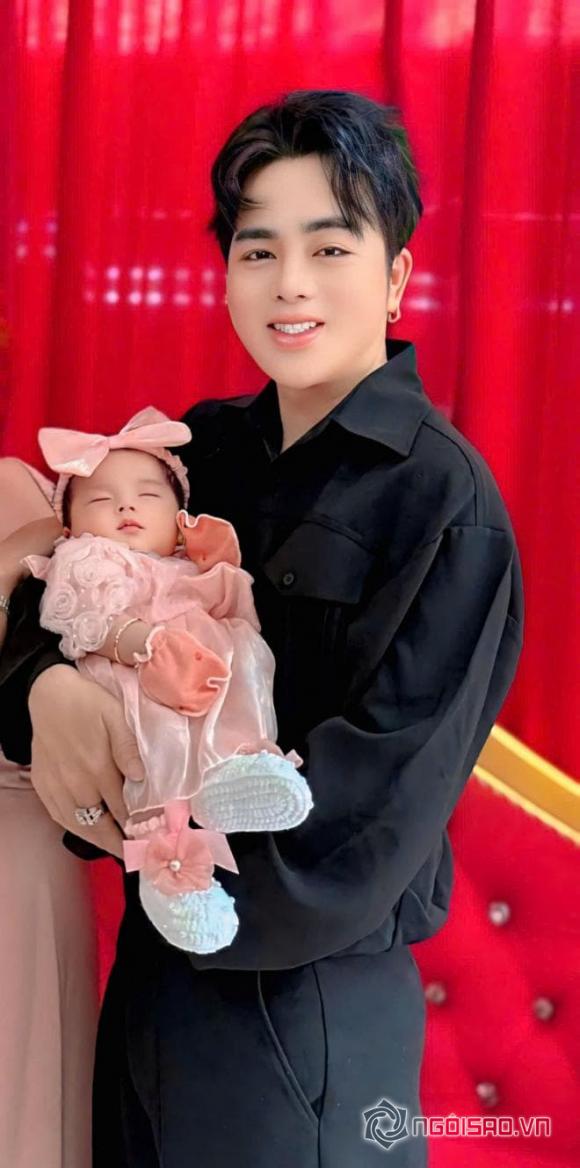 Ca sĩ Thái Hoàng, sao việt