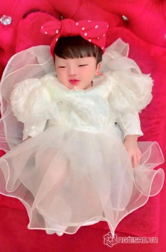 Ca sĩ Thái Hoàng, sao việt