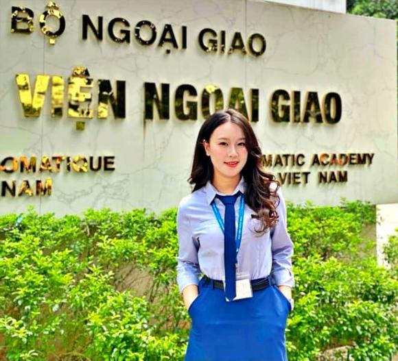 Nữ sinh dân tộc Thái, Mạc Lương Hà Anh, ngành Quan hệ Quốc tế,  thủ khoa của trường THPT, Học viện Ngoại giao, Nghệ An