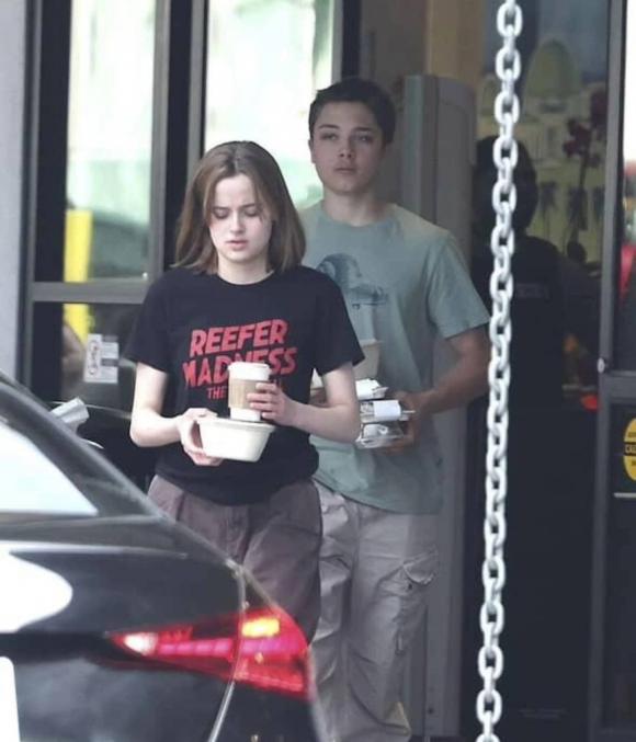 Shiloh Jolie Pitt,Knox và Vivienne,các con của Angelina Jolie, sao hollywood