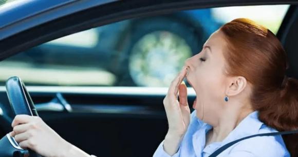 lái xe, buồn ngủ khi lái xe, mệt mỏi khi lái xe, lái xe trên đường cao tốc