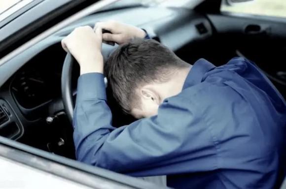 lái xe, buồn ngủ khi lái xe, mệt mỏi khi lái xe, lái xe trên đường cao tốc