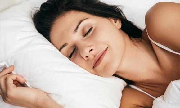 giấc ngủ, khó ngủ, đặt quả cam ở đầu giường khi ngủ, ngủ ngon