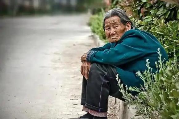 người già