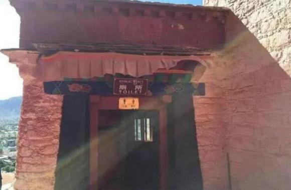nhà vệ sinh