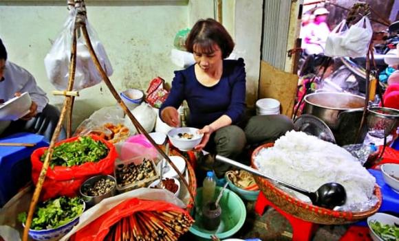 Hà Nội, bún ốc cô Thêm, ăn sáng, quán ăn sáng, Phở Bát Đàn, Xôi cô Hoa, Bánh mì chả nóng Hồ Tây