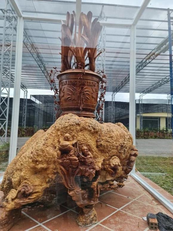 Biệt phủ, biệt phủ xây từ gỗ quý