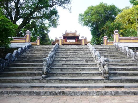 Gia Long, Lăng Gia Long, vua đầu tiên nhà Nguyễn