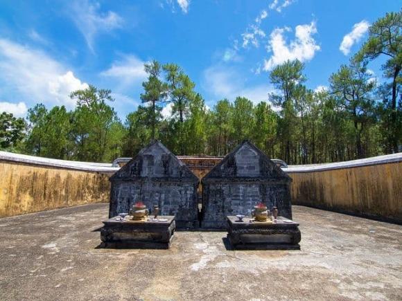 Gia Long, Lăng Gia Long, vua đầu tiên nhà Nguyễn
