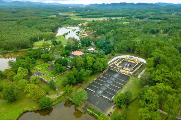 Gia Long, Lăng Gia Long, vua đầu tiên nhà Nguyễn