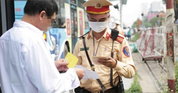 CSGT, xuất trình giấy tờ, vi phạm giao thông
