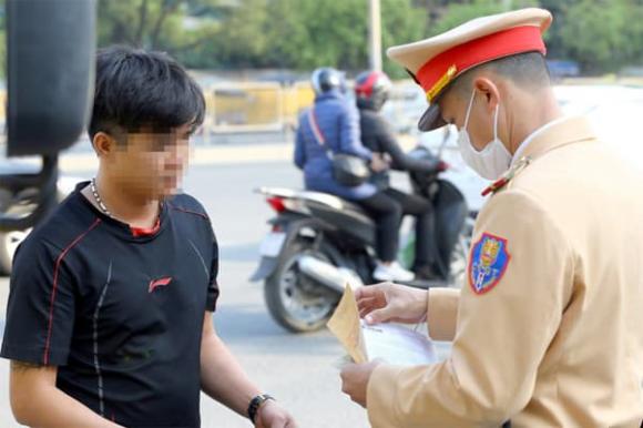 CSGT, xuất trình giấy tờ, vi phạm giao thông