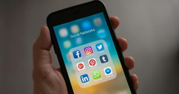 iPhone, gỡ ứng dụng, lộ quyền riêng tư